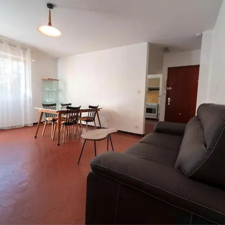 T2- Piscine- Plages- Commerces *