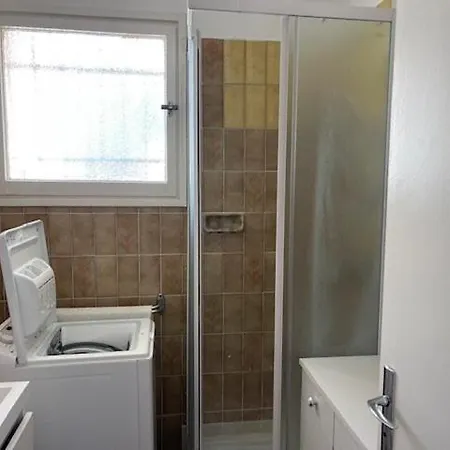 T2- Piscine- Plages- Commerces *