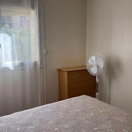 T2- Piscine- Plages- Commerces * Le Lavandou