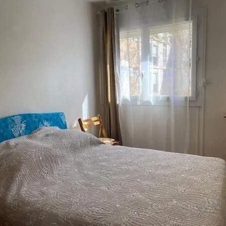 T2- Piscine- Plages- Commerces Appartement *