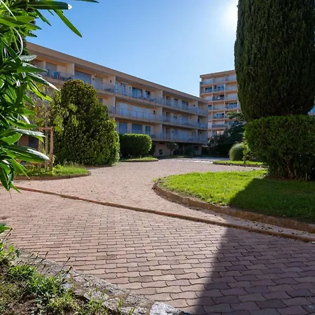 T2- Piscine- Plages- Commerces Appartement *